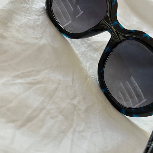 Moncler Oversized Sunglasses Mr Moncler ML 0141 Blue Lens Black Frame - Picture 6 of 12